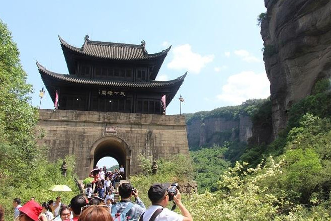 迈入雄伟剑门关领略三国争霸风云感受巴蜀之地的沧桑风云