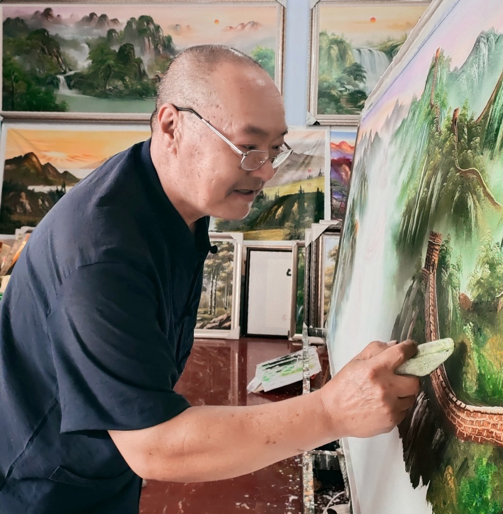化刀为笔绘丹青专访中国刀笔油画大师王彦生