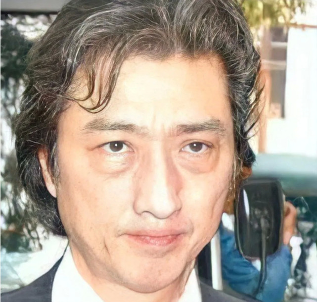 与萧百成结婚之后,何超英为他生下一个女儿萧玟铮,但女儿的出生,并没