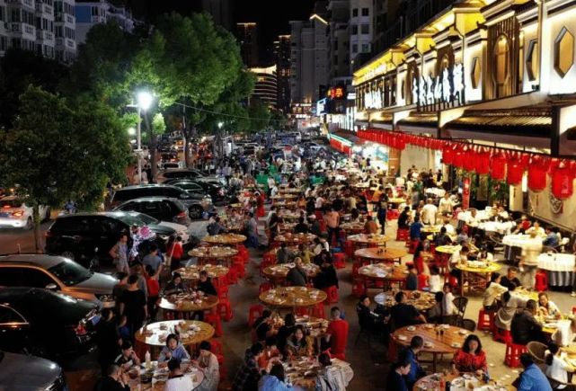 霞浦太康路美食一条街 场面壮观,令人面瘫 应该说霞浦的海鲜大排档 不