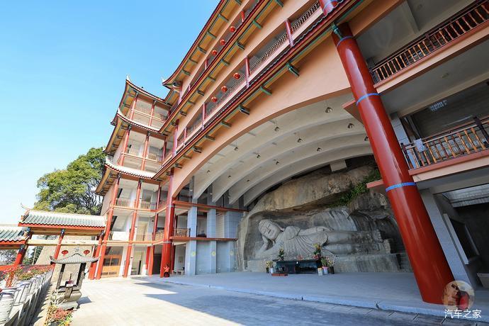 莲山寺龙岩"城市绿肺"的莲花山公园森林覆盖率90%以上,这里植被丰富