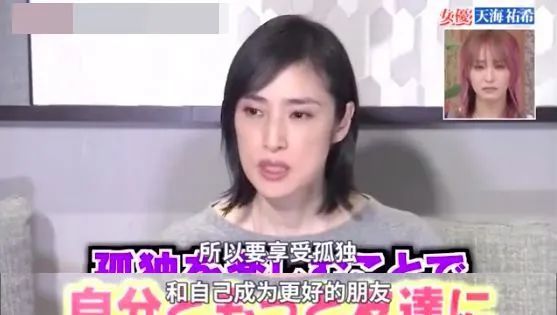 那个教会你谈恋爱的女孩，今天你还在心疼她