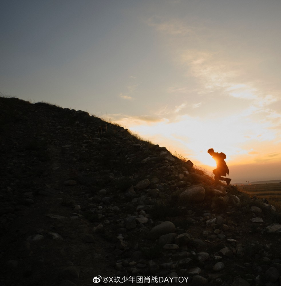 肖战30岁生日卡点发文，回应大家送的祝福，下决心确定未来走的路