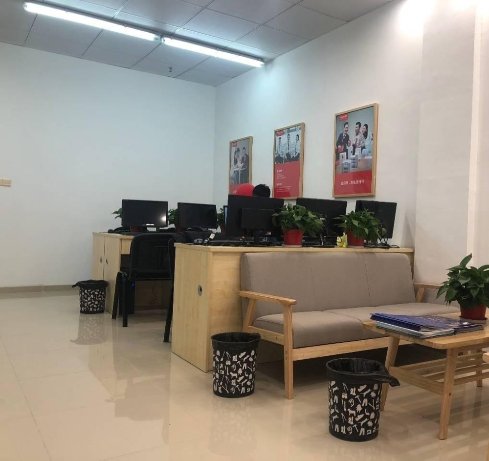 随着楼市的火热,二手房中介门店也在极为迅速的增长起来,二手房从业