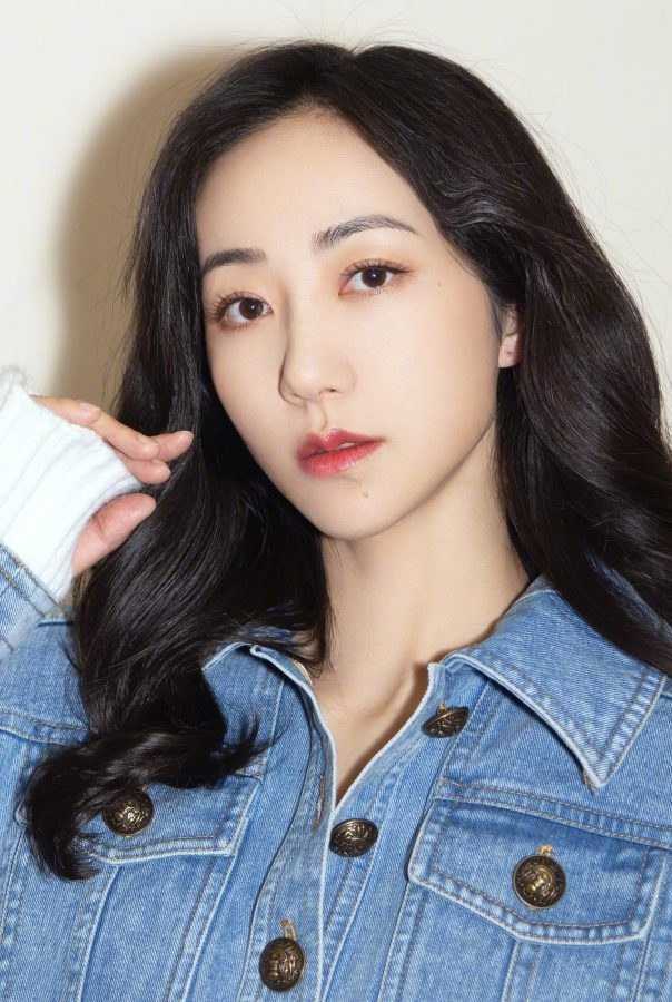 爱装嫩的女明星韩雪超短裙美腿逆天