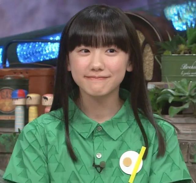 更过分的是,网友开始围攻起了芦田爱菜长大后的样子.「果然长残了.