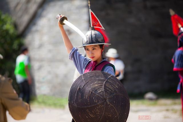 古代穿在将士身上的护甲,在冷兵器时代极为的重要,就如同现在的防弹衣