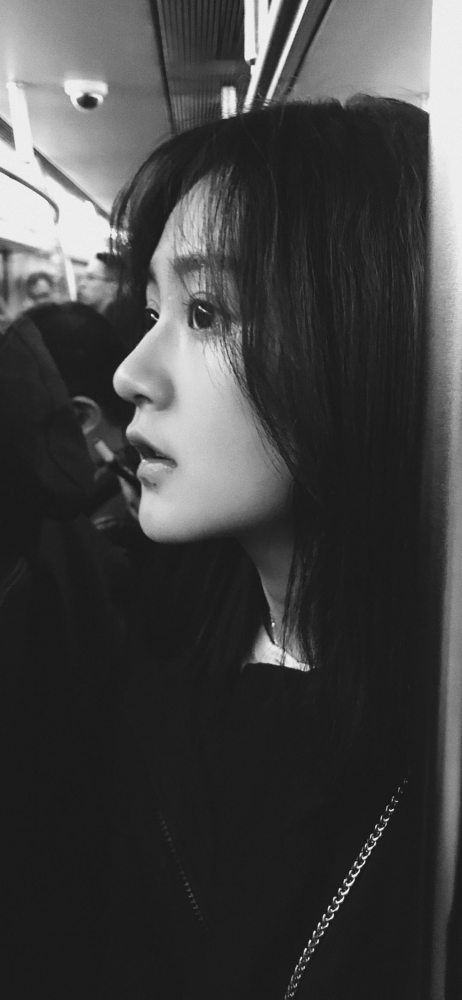 黑白格调 高清美女壁纸