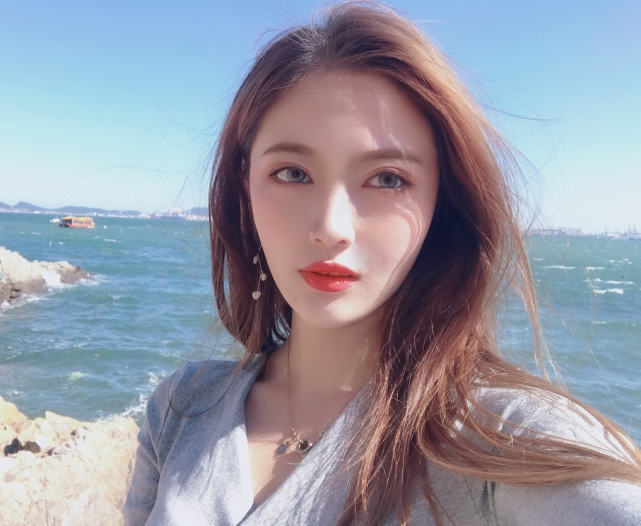 陈艾森的眼光真不错,尽管此前一直没有承认自己有女朋友,但现在女友