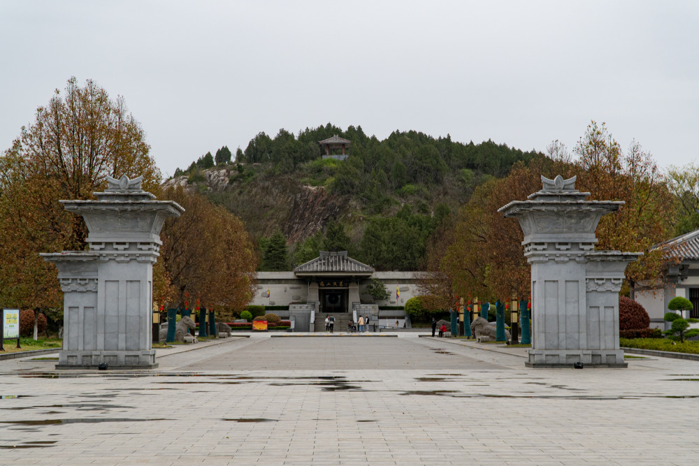 1981年江苏发现龟山汉墓墓主身份成谜2100年前能有高科技