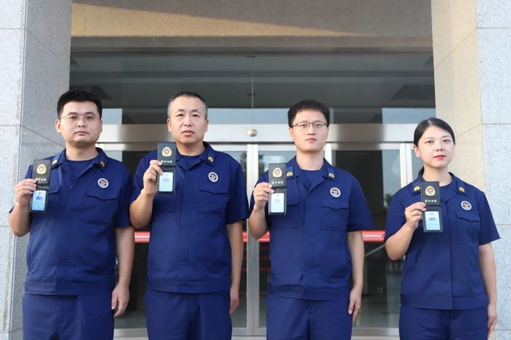 首批消防员执法证,辅助执法证亮相!