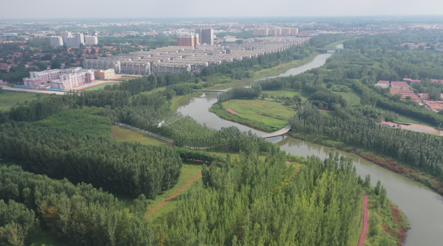 該公園位於泊頭市中心城區運河北段,南北以裕華路至北環路為界,東西以