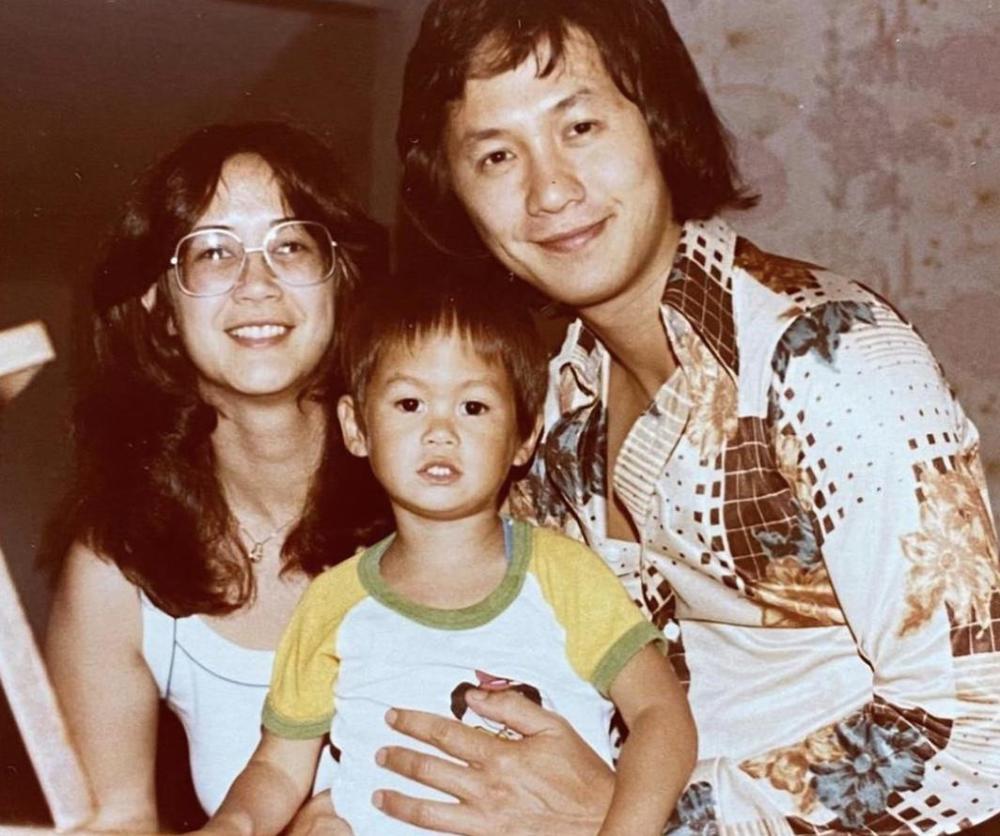 喜剧泰斗许冠文79岁生日与妻子挽手靠肩秀恩爱奢华豪宅曝光