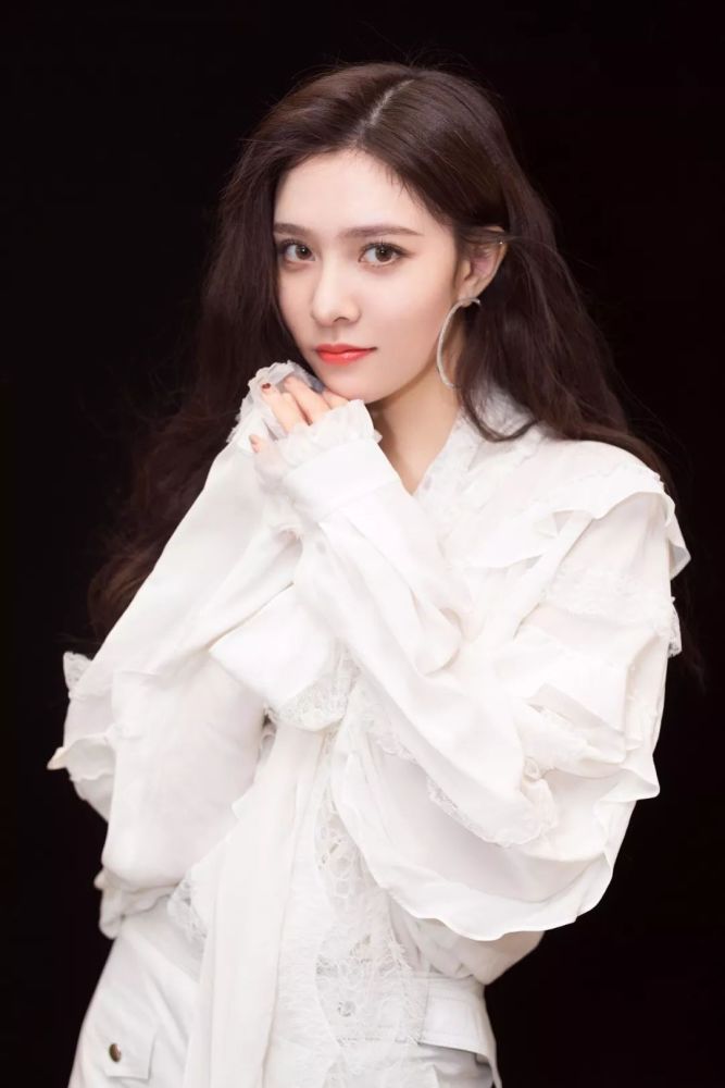 也拥有了自己一众的粉丝,而且她粉丝多数都是女粉丝,粉丝们把宋妍霏