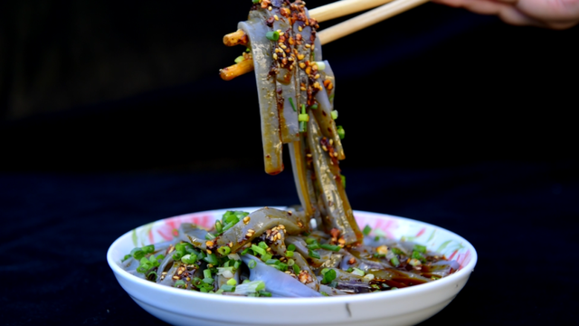 走进遵义,美味美食,凉粉一碗,辣味一生!