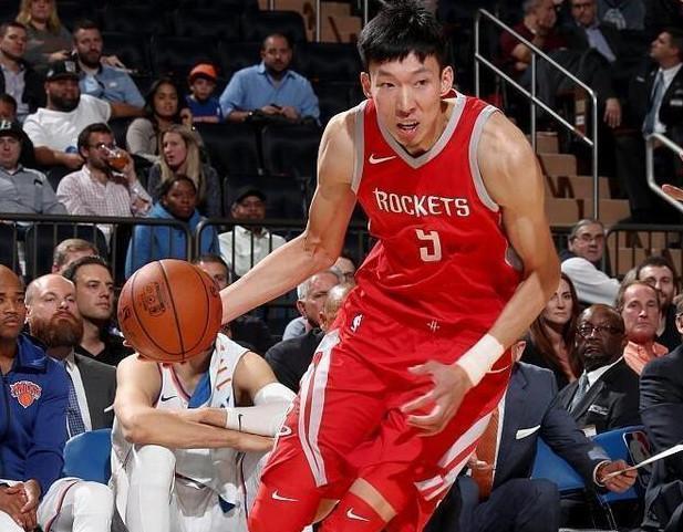 nba 揭秘球星真实的一面：周琦在火箭队被视为近亲，被姚明选中！