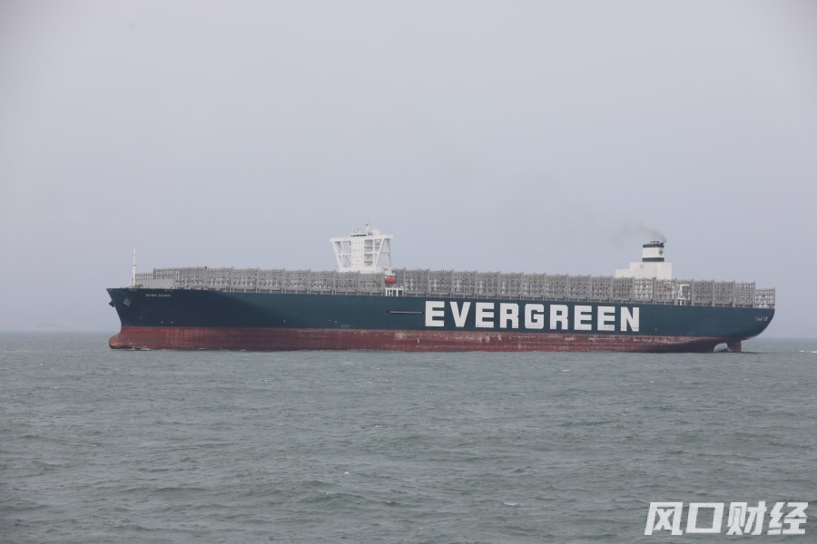 堵了苏伊士运河的长赐号靠泊青岛将在北船重工维修20多天