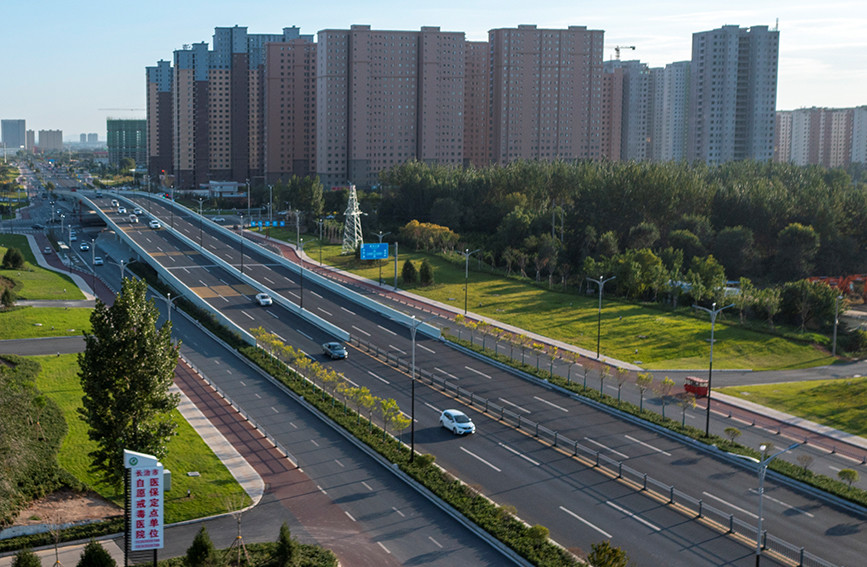 日前,该市长北干线,东南外环,潞阳门路等道路升级改造完工,主城区建成