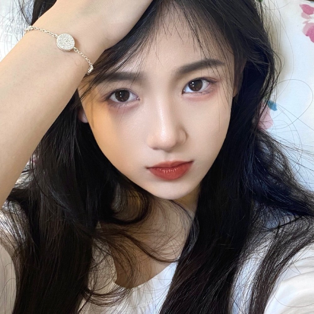 女生头像莫问归期