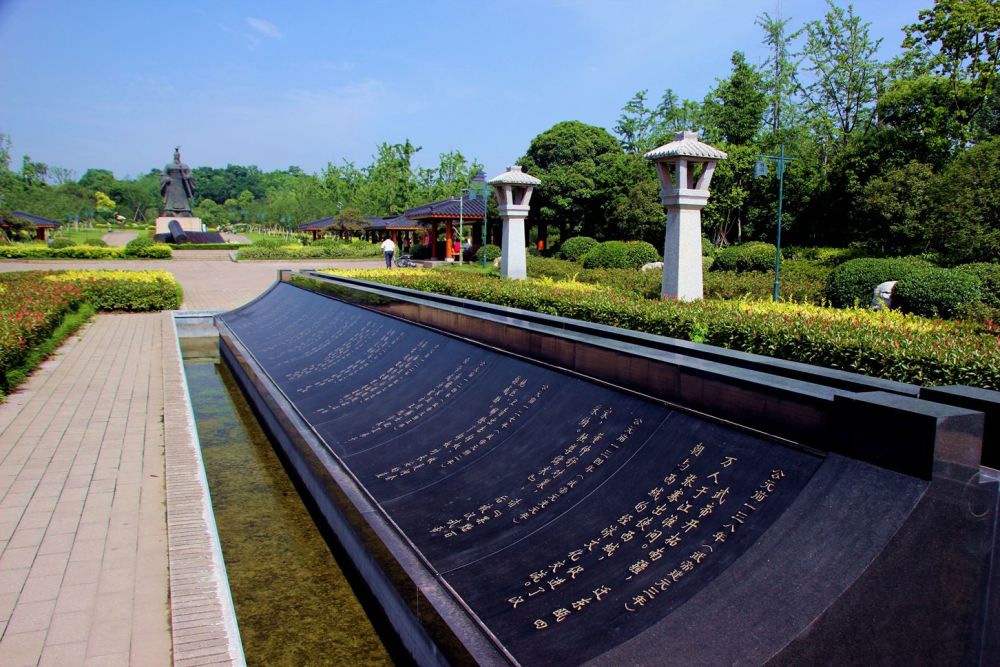 國內最大的漢文化主題公園,是國家4a級精品文化旅遊區