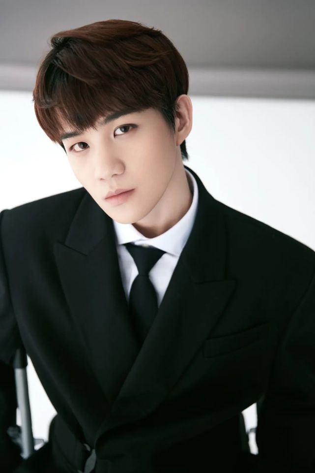 在成为职业歌手之前,毕业于天津师范大学新闻传播学院的徐子未是一名