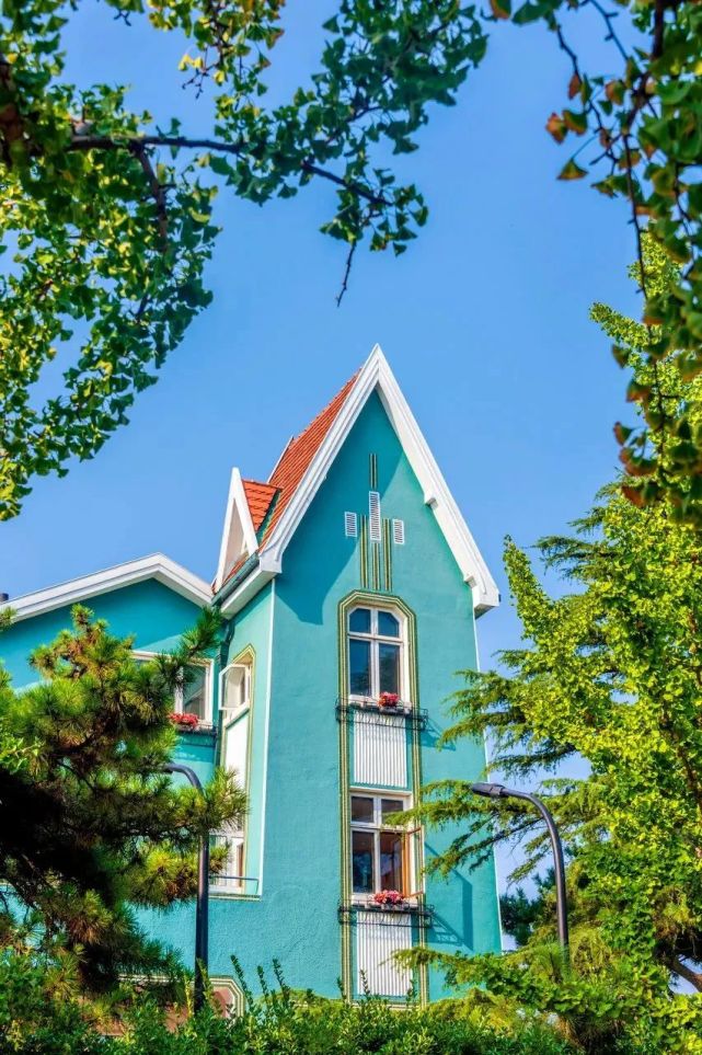 八大关有"万国建筑博览会"之称:集中了俄,英,法,德,美,丹麦,希腊