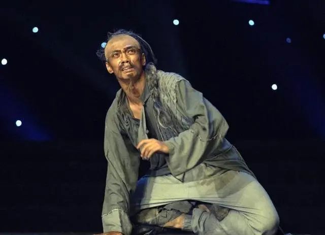 成年人最大的悲哀,是突然读懂了孔乙己_腾讯新闻