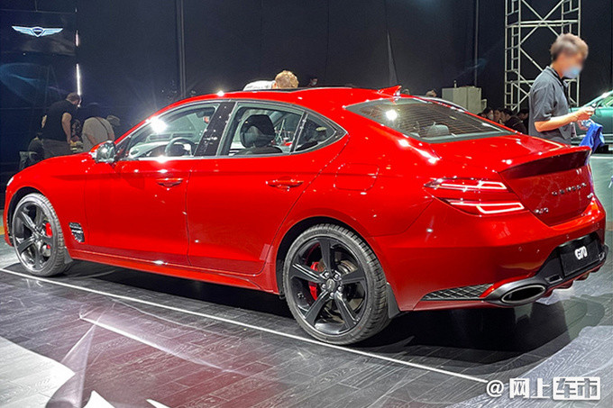 四季度豪华车有哪些？这款轿车2.0T＋后驱，25万就能买(图2)