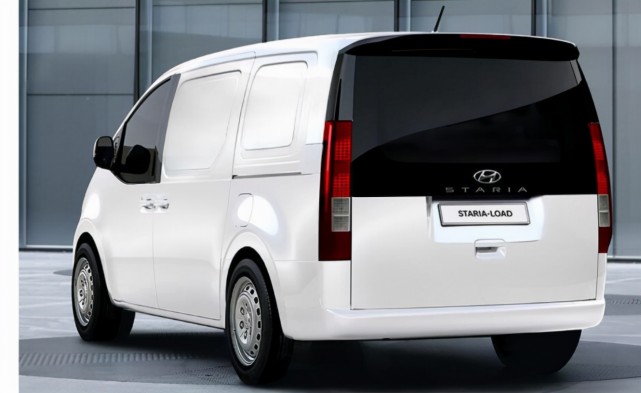 目前在海外staria-load的主要竞争对手是丰田sienna,在mpv小货车定位