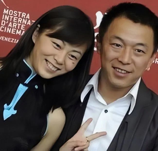 情史干净的10位男星，一个比一个深情，有人娶二婚妻子相守至今