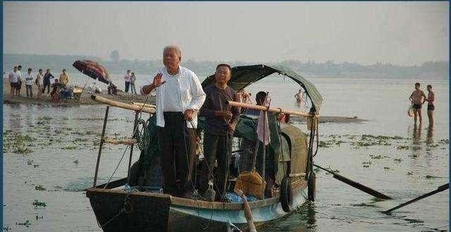 直面死亡找不到接班人捞尸人尸臭洗不掉沾染了就是一辈子