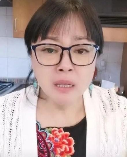 李菁菁自曝患癌，此前被500位导演联合封杀，三婚嫁小21岁小鲜肉