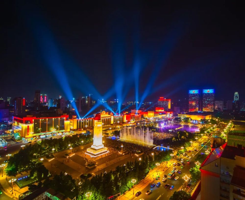 南昌市庆祝国庆八一广场夜景remember——江西记者站 通讯员肖忠 摄