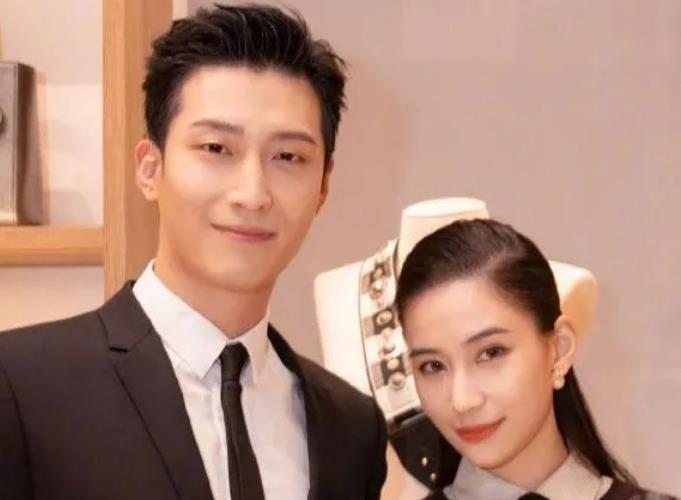 窦骁为何超莲二次庆生两人甜蜜亲吻妻子肚子凸起明显