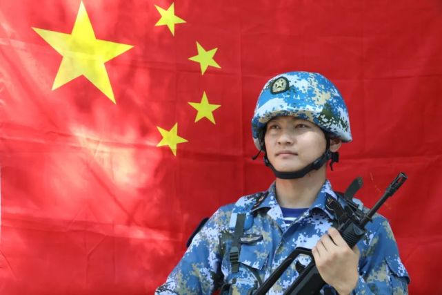 军人与国旗的最美合影,哪一组图美到了你?