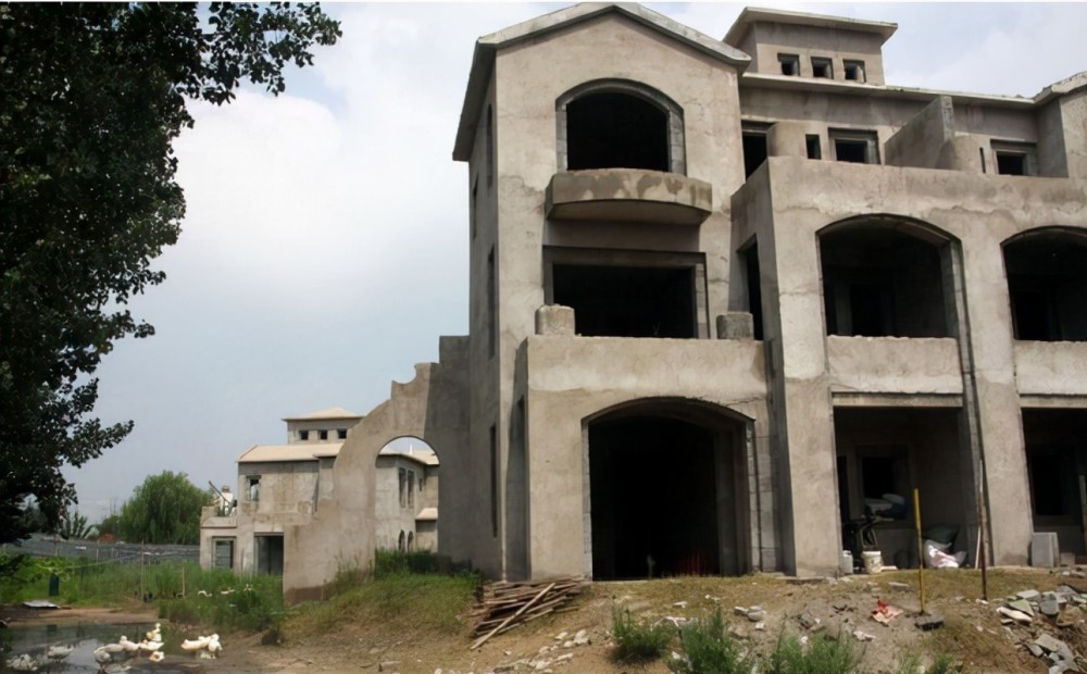 广东"颇有名望"的别墅烂尾群,占地面积庞大,但至今复活无望