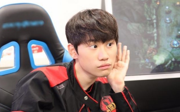 doinb去冰岛后不训练,糖小幽发表丧气言论,两人感情出现危机