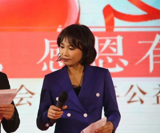 活跃在《今日关注》最为火爆时候的李静雯过去比黎绮雯的人气更旺