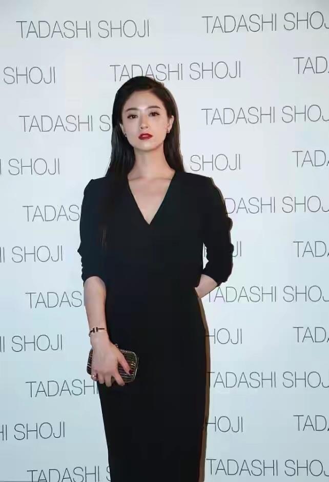 蒋欣瘦下来真的太绝了,拍封面表现力爆棚,时髦到完全不敢认_腾讯新闻