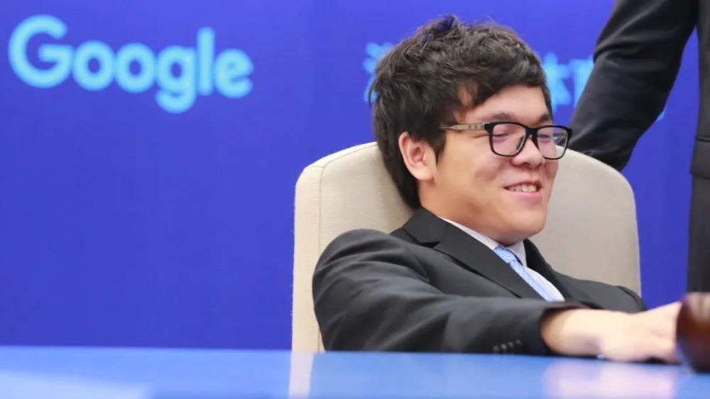 alphago的围棋电脑程序,在两年里,陆续战胜韩国围棋9段职业选手李世石