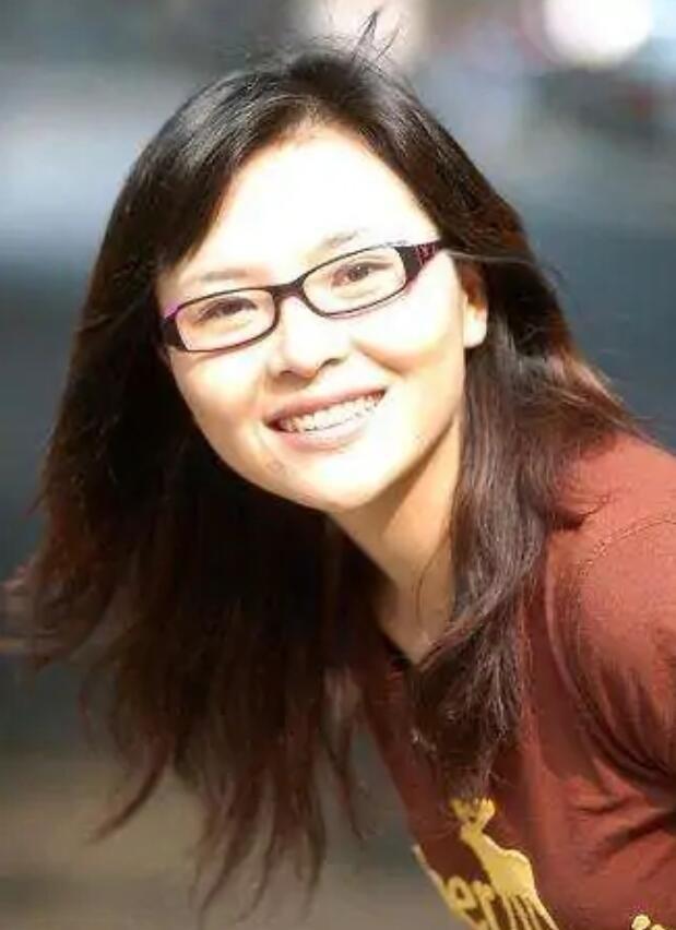 1980年,宁远出生于四川省攀枝花,本名张文美.