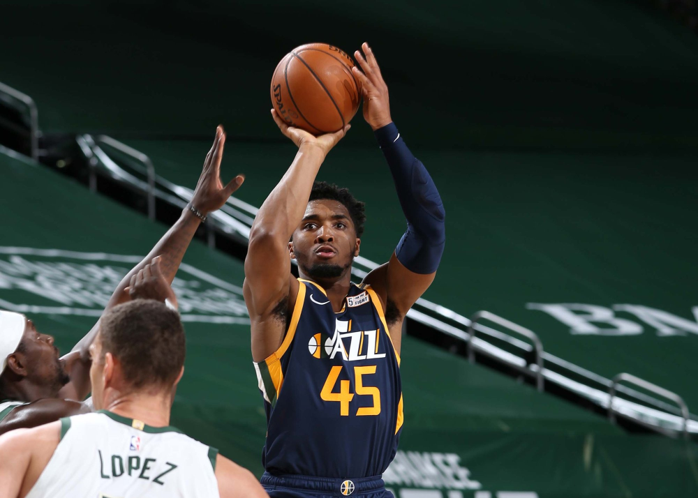 库里用了369场,有人比库里更少!