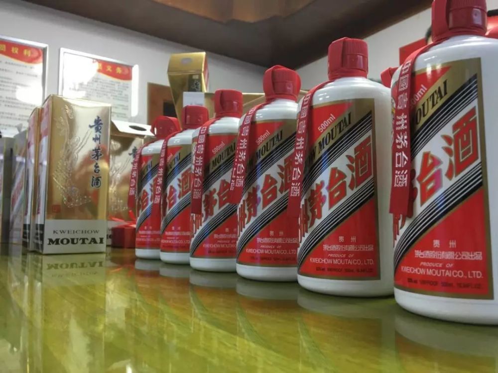 襄阳的这家商店就接到了有关部门的传票,有人告他家出售的茅台酒是假