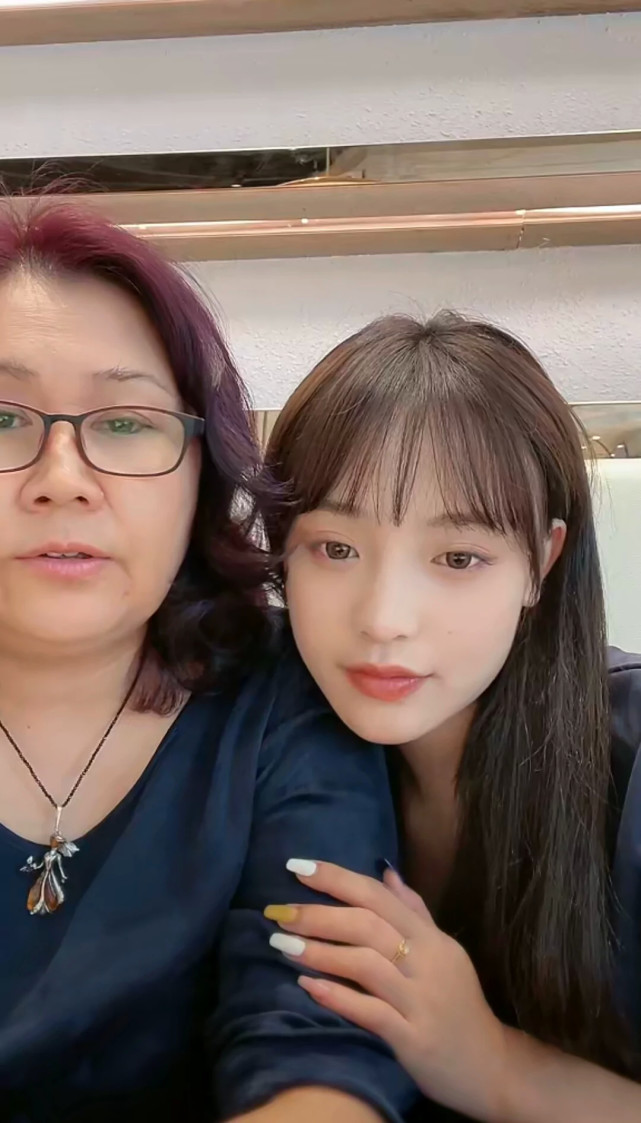 孙侨潞去世十个月闺蜜海上祭奠孙妈妈后悔女儿海葬怕她会冷