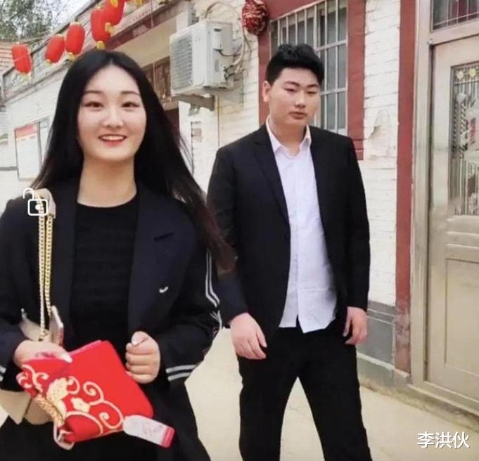 陈亚男自曝已和小伟分居抱怨老公无所事事已经被大衣哥领回家