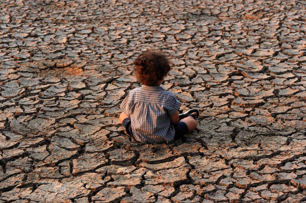 非洲缺水干旱图片