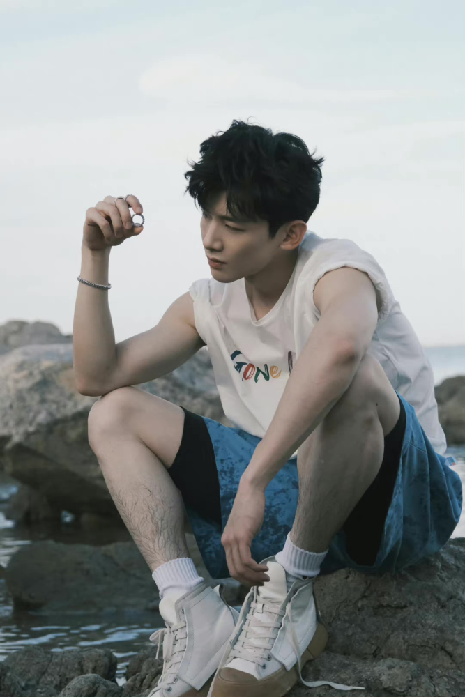 白敬亭手机壁纸是他自己网友这么帅自恋一下怎么了