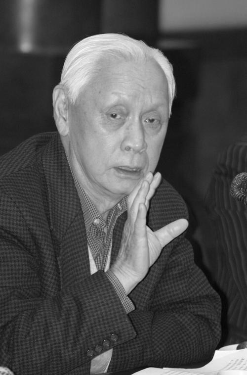 顾方舟:把药剂一股脑灌进了刚满月的儿子口中,只为给全天下的孩子试药