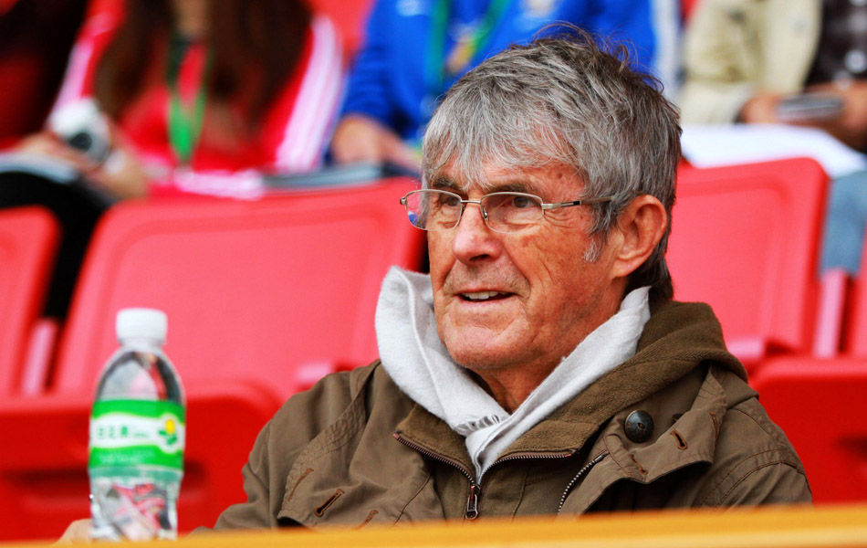 越媒:中国队没有好的中场;米卢:任何时候都要有信心赢下对手