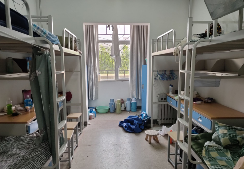 国内的大学为啥不提倡"单人宿舍"?听到原因后,才知道用心良苦